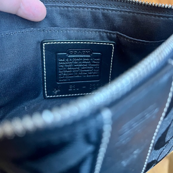 COACH Vintage small black purse - versatile (strap for shoulder or crossbody) - Picture 2 of 8